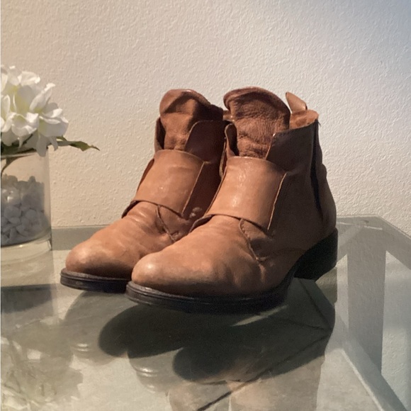 Miz Mooz Nicholas booties - Picture 1 of 9